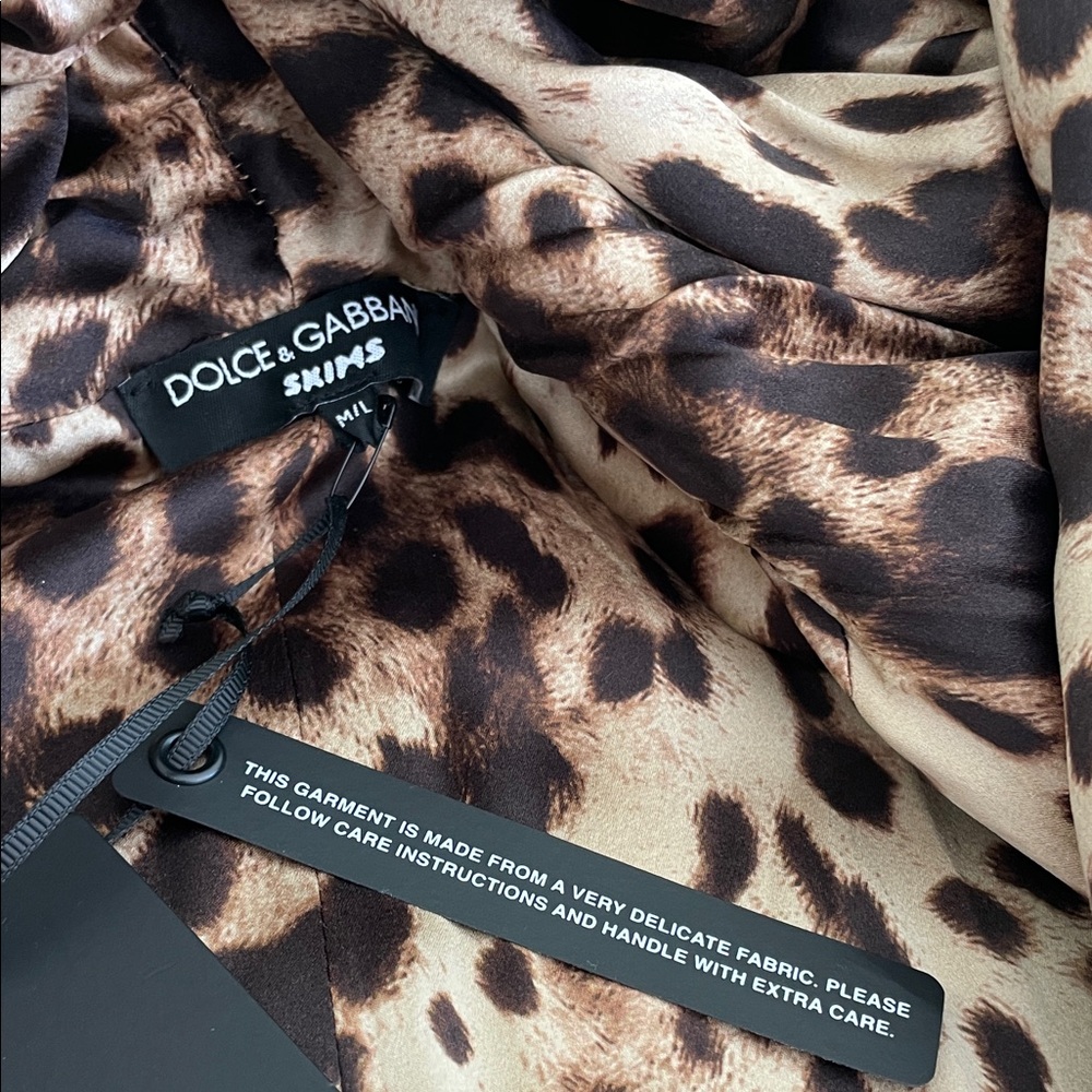 SKIMS Leopard Silk Robe Cape - Picture 4 of 6